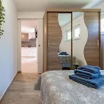 Beach Front Apartment In Zdrelac With Wifi * Zdrelac