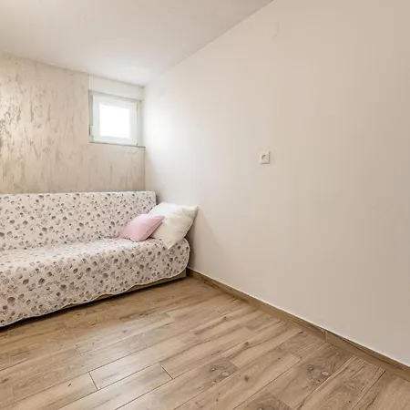 Amazing In With Jacuzzi Apartment Zdrelac