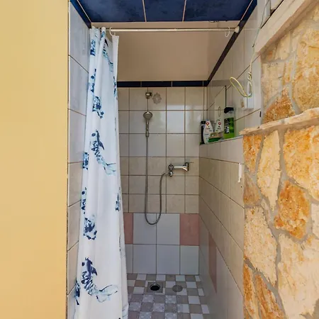 Amazing In With Jacuzzi Apartment