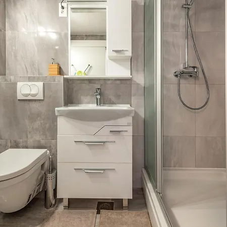 Amazing In With Jacuzzi Apartment *
