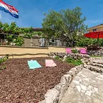 Beach Front Apartment In Zdrelac With Wifi