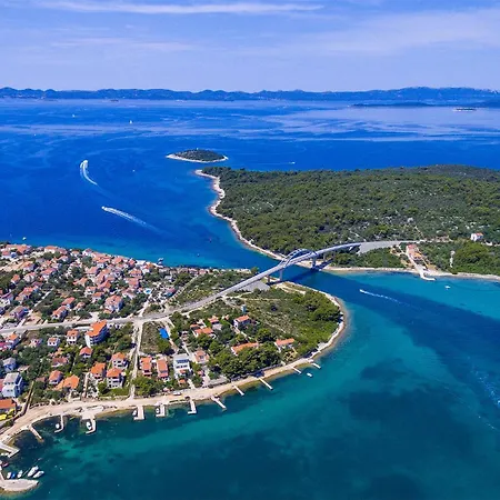 Beach Front Apartment In Zdrelac With Wifi Ždrelac
