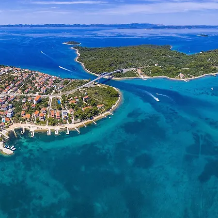 Beach Front Apartment In Zdrelac With Wifi * Ždrelac